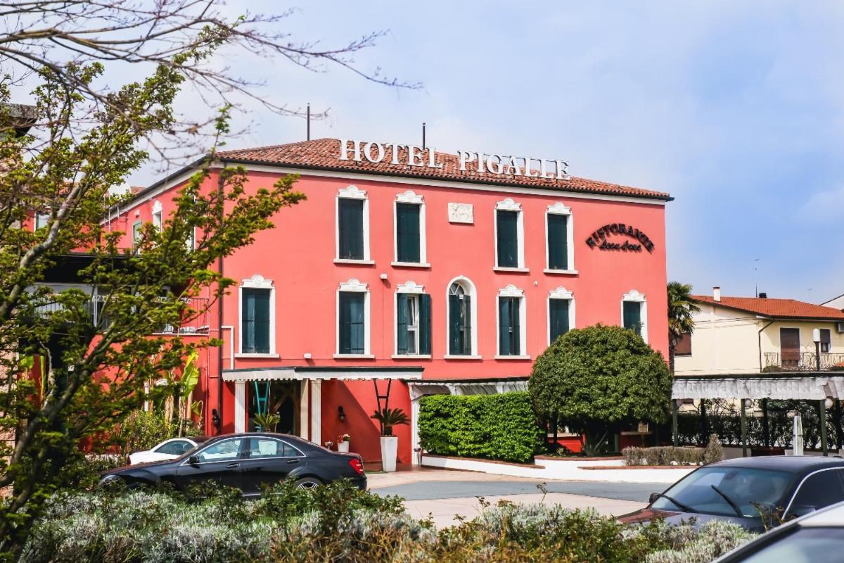 Hotel Villa Pigalle Tezze sul Brenta Bagian luar foto