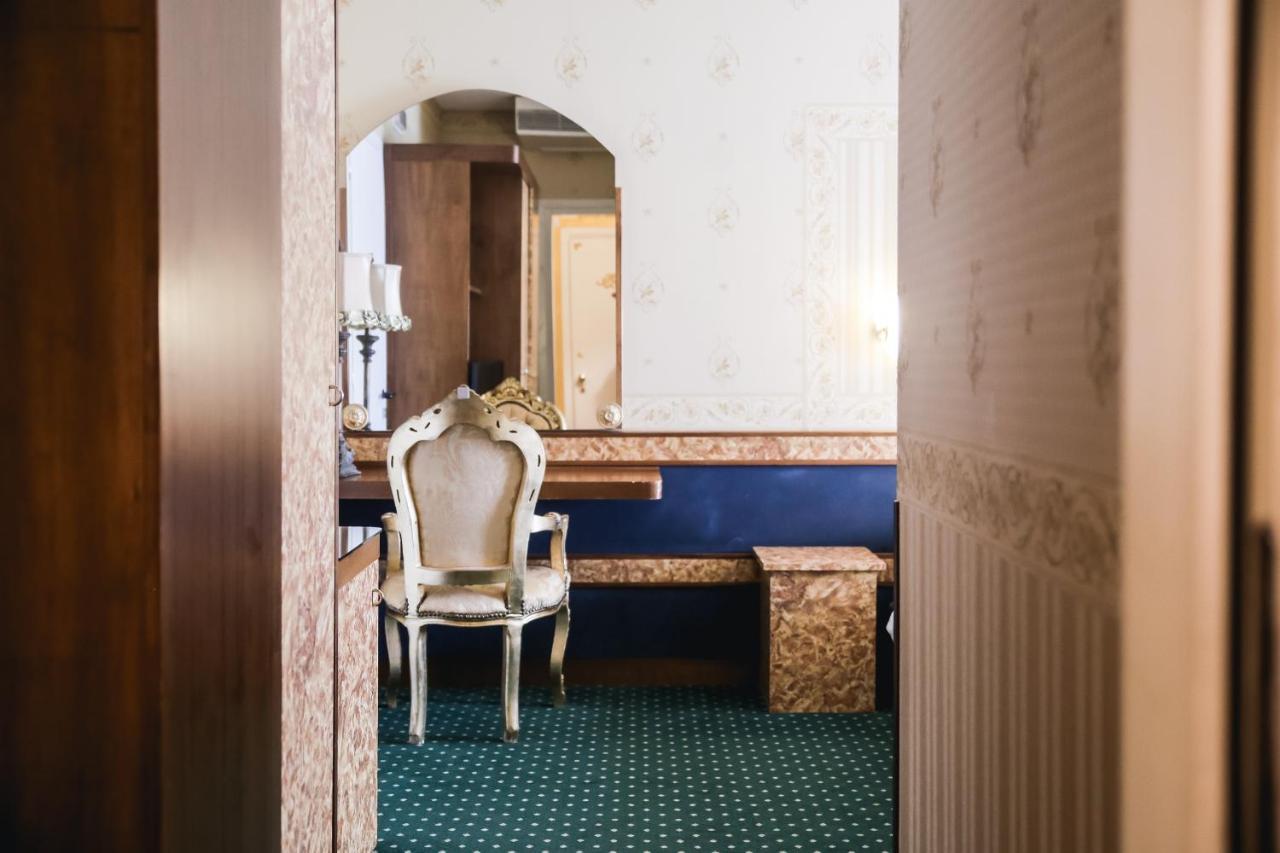 Hotel Villa Pigalle Tezze sul Brenta Bagian luar foto