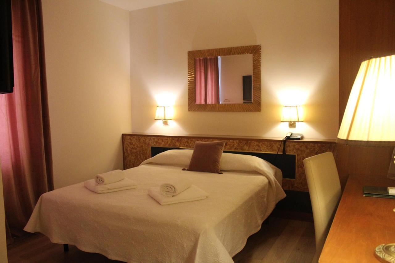Hotel Villa Pigalle Tezze sul Brenta Bagian luar foto