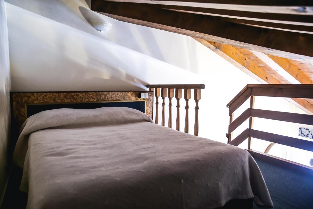 Hotel Villa Pigalle Tezze sul Brenta Bagian luar foto