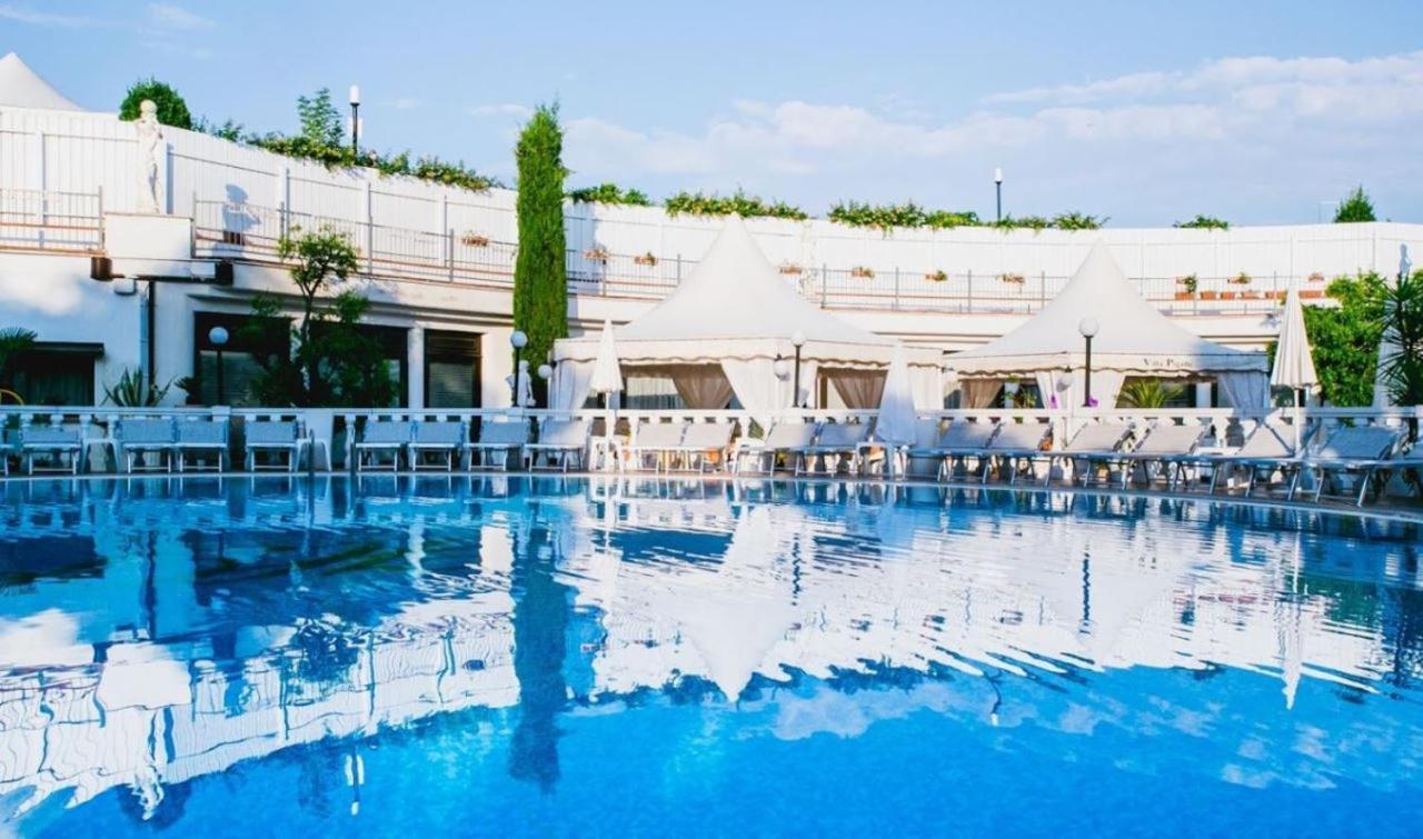 Hotel Villa Pigalle Tezze sul Brenta Bagian luar foto