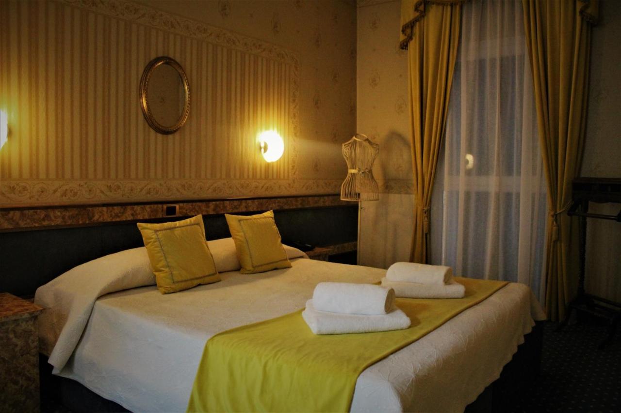 Hotel Villa Pigalle Tezze sul Brenta Bagian luar foto