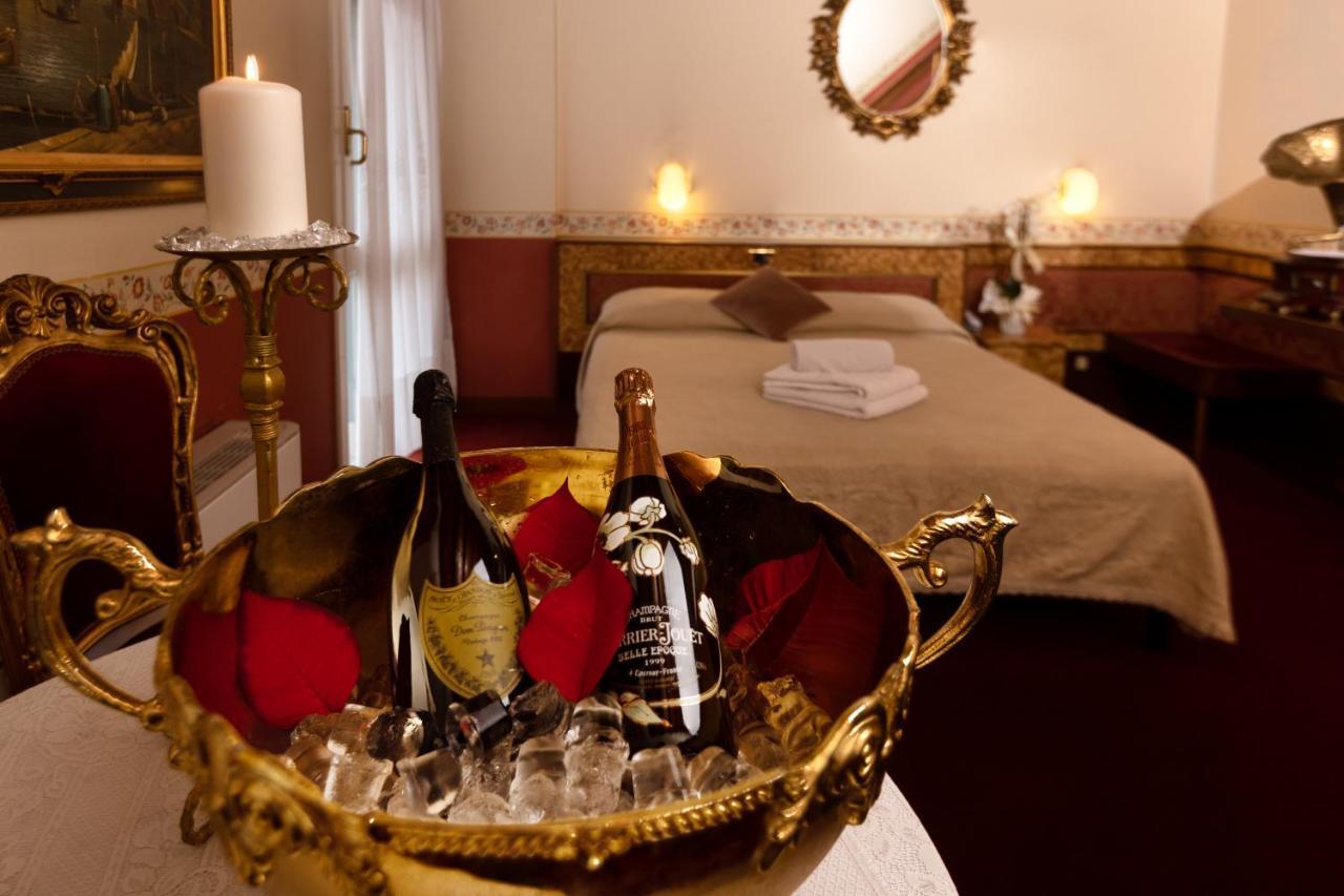 Hotel Villa Pigalle Tezze sul Brenta Bagian luar foto