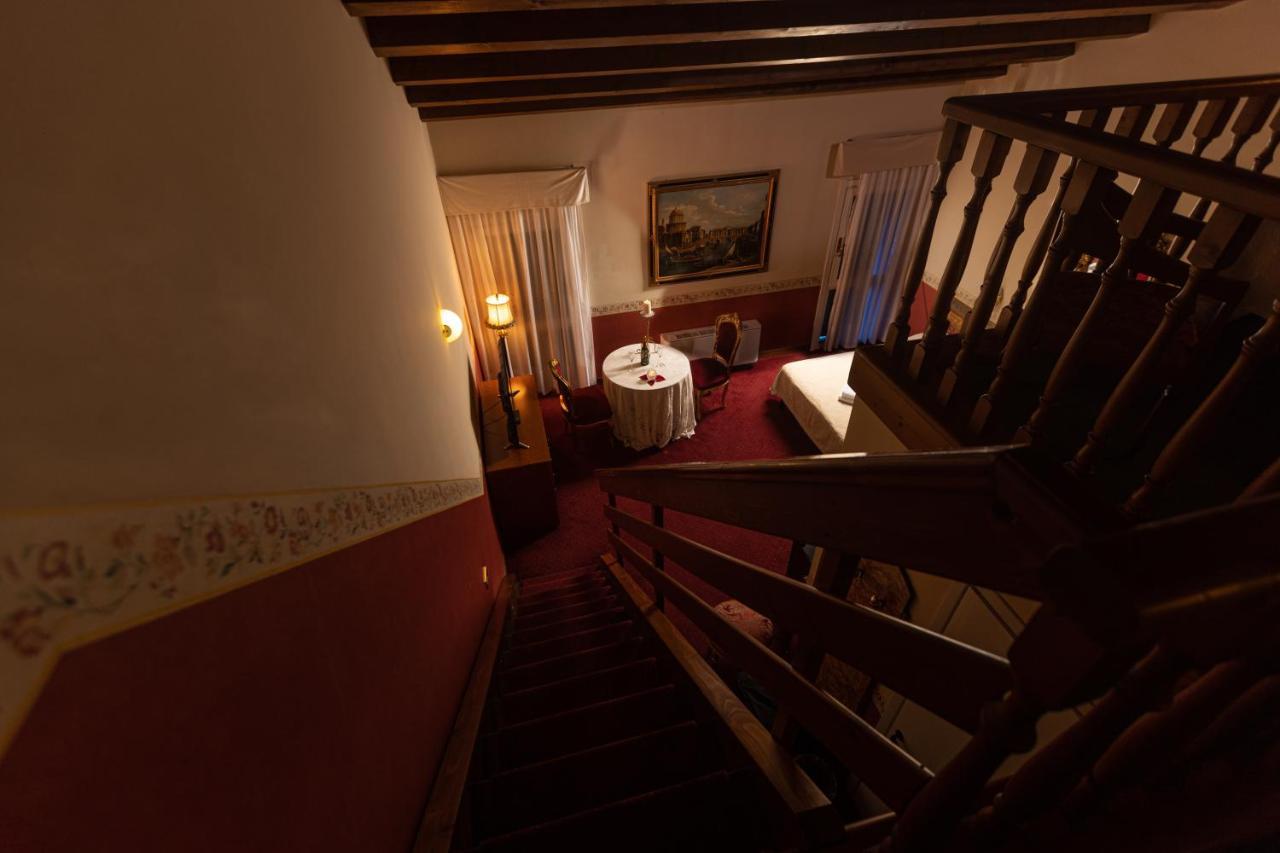 Hotel Villa Pigalle Tezze sul Brenta Bagian luar foto