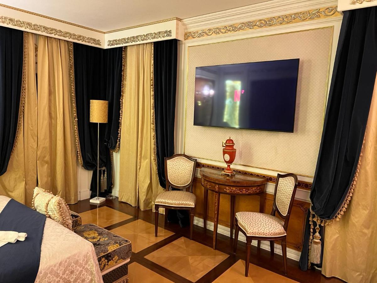 Hotel Villa Pigalle Tezze sul Brenta Bagian luar foto